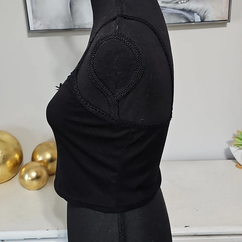 3 for $10 🖤 Black Ribbed Cropped Cami with Lace Trim Small - Picture 3 of 5